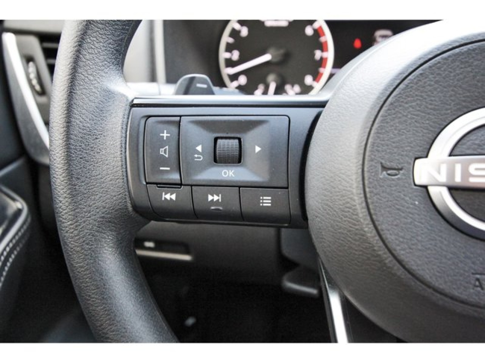 2024 Nissan Rogue SV Black at Robbins Nissan