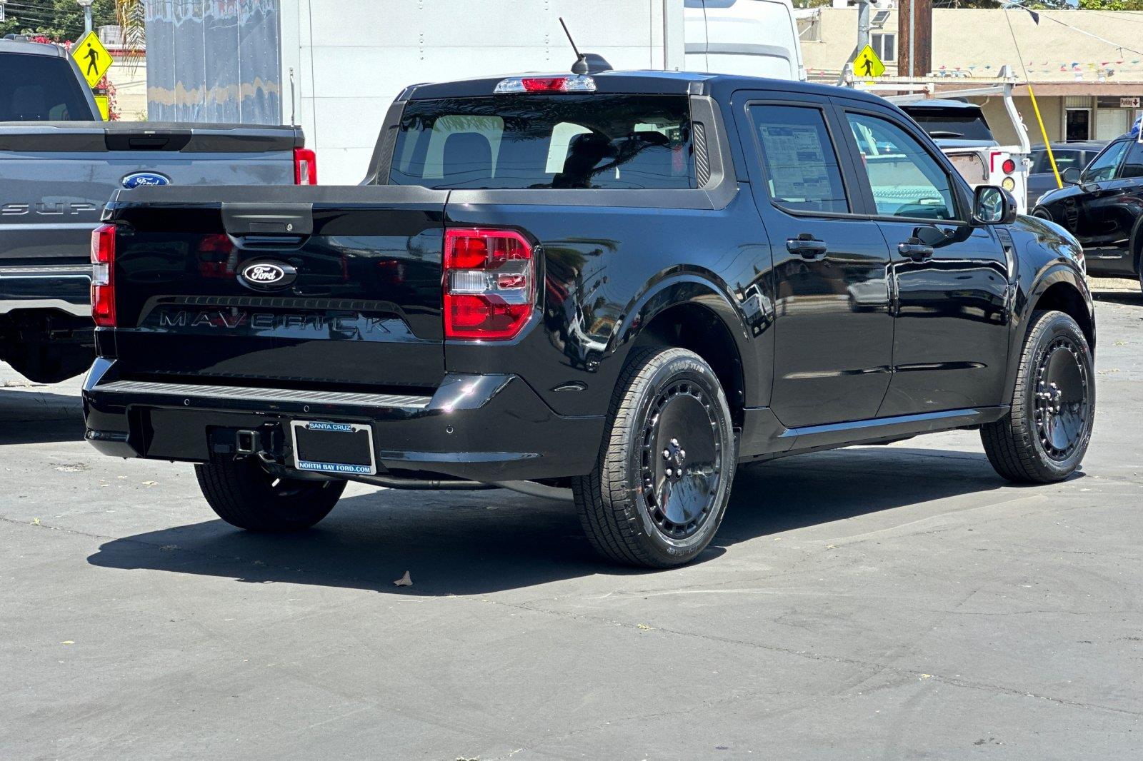 2025 Ford Maverick photo 3