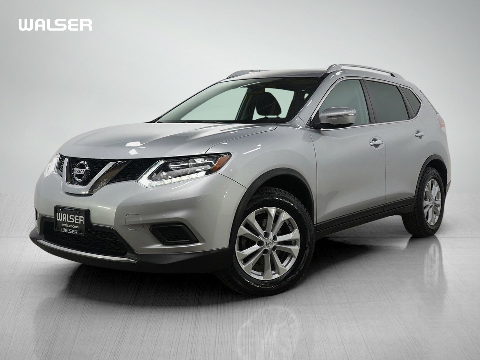 2015 Nissan Rogue SV's photo