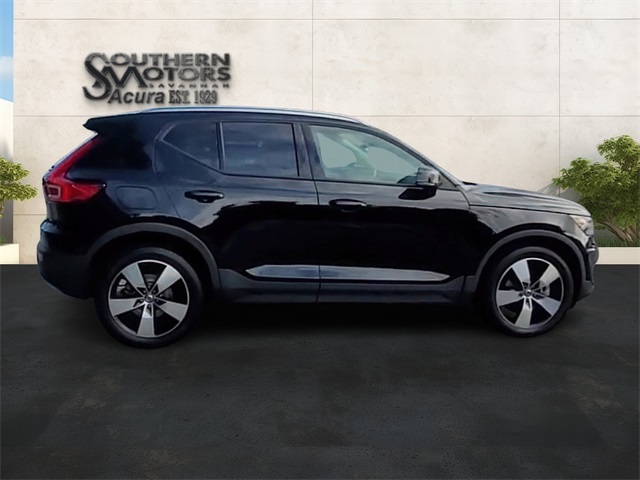2021 Volvo XC40 Momentum photo 25
