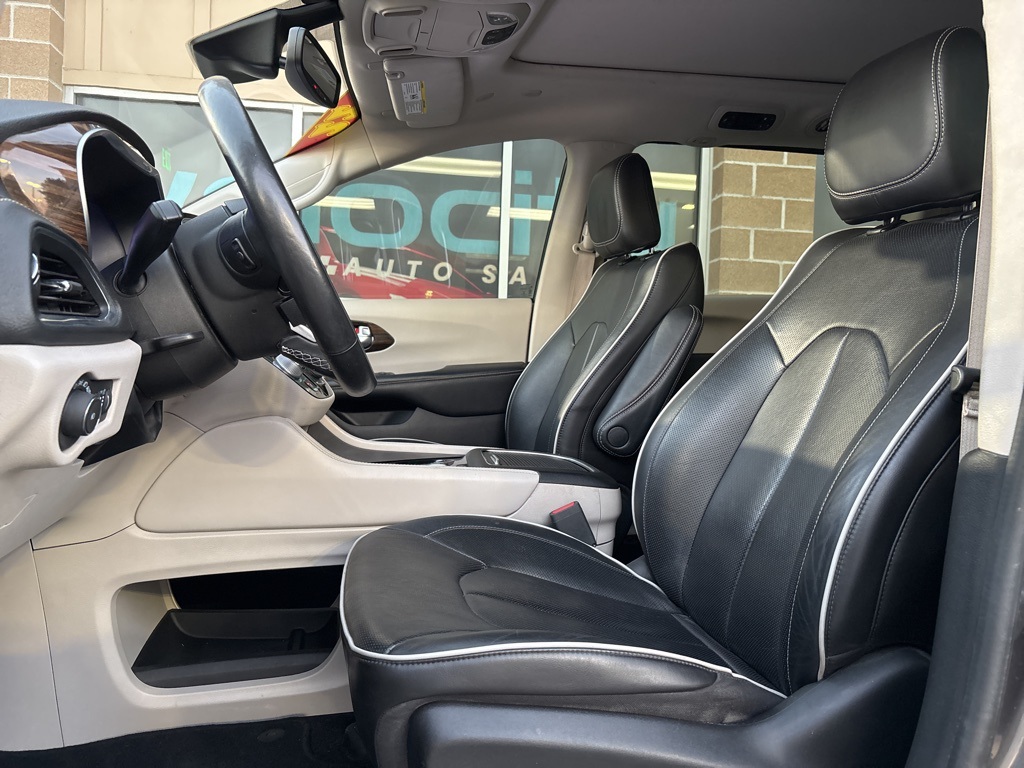 2022 Chrysler Pacifica Hybrid Limited photo 11