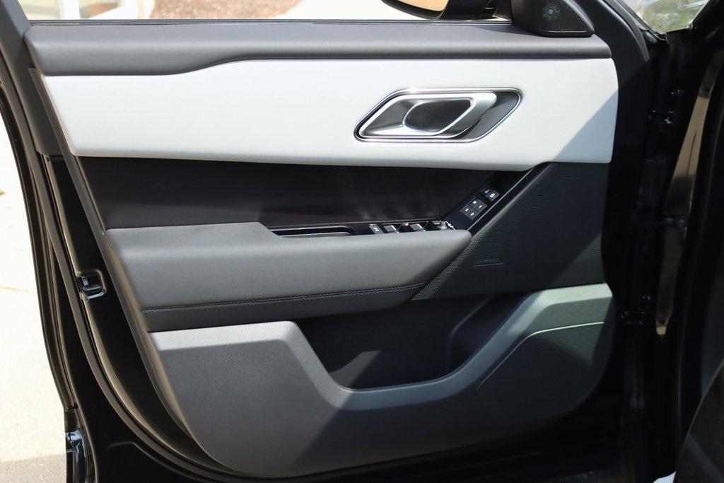 2026 LAND ROVER RANGE ROVER VELAR - Image 9