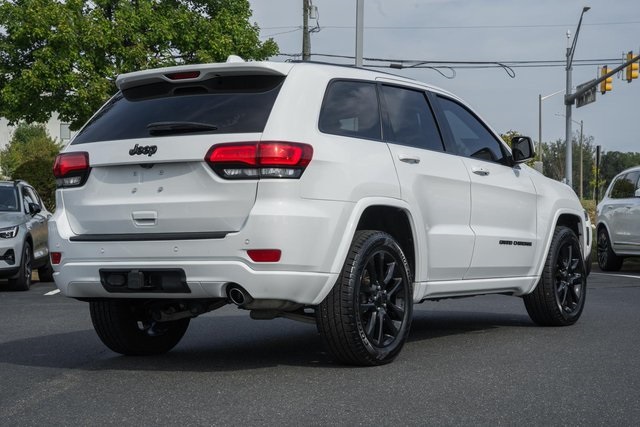 2021 Jeep Grand Cherokee Laredo photo 2