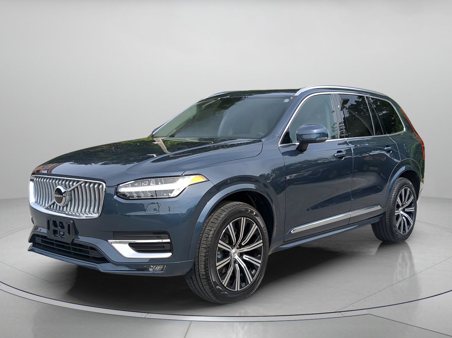 2025 Volvo XC90 Core's photo