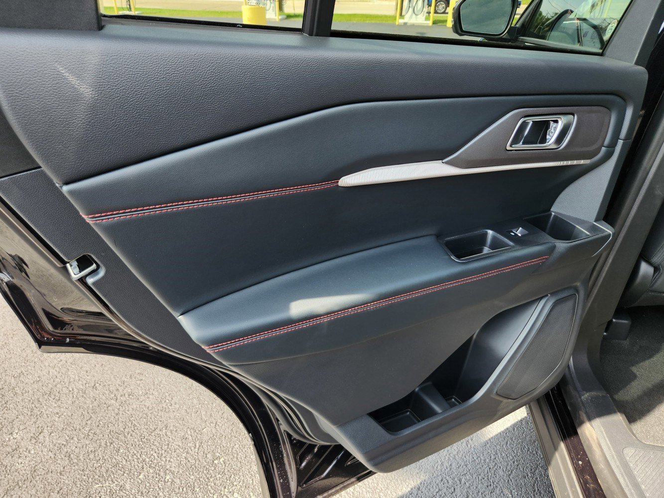 2025 Ford Explorer ST photo 27