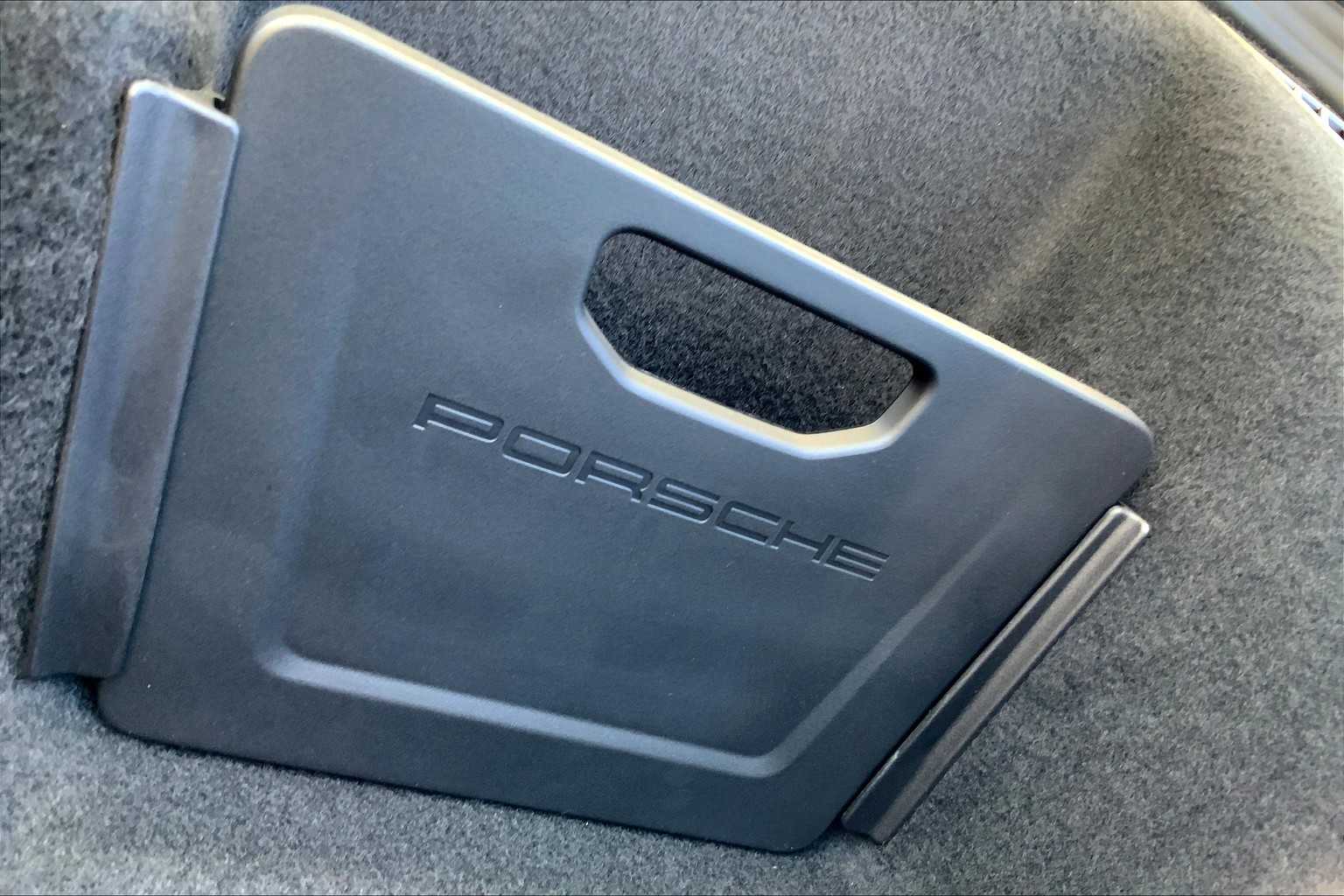 2025 Porsche Macan Electric Turbo photo 20