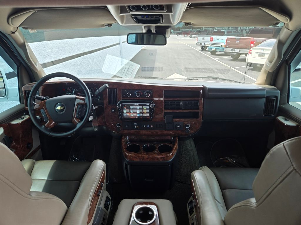 2022 Chevrolet Express Cargo photo 2