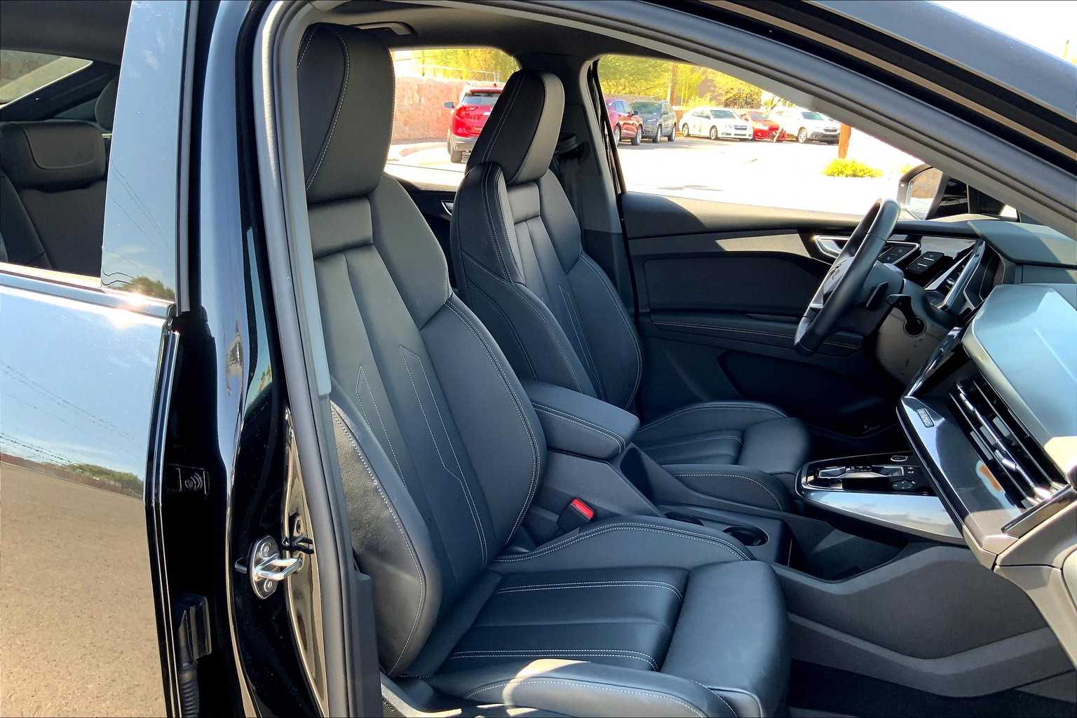 2024 Audi Q4 E-tron Sportback Premium Plus photo 8