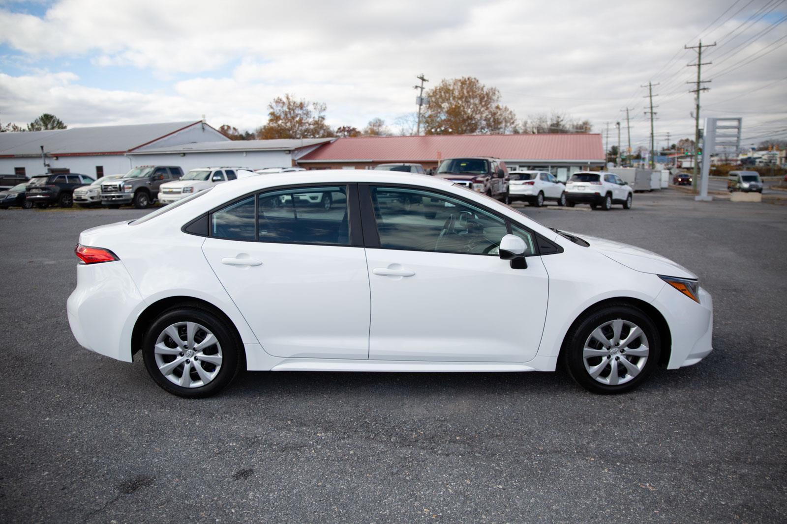 2024 Toyota Corolla LE photo 2