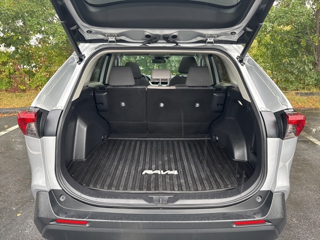 2022 Toyota RAV4 XLE photo 8