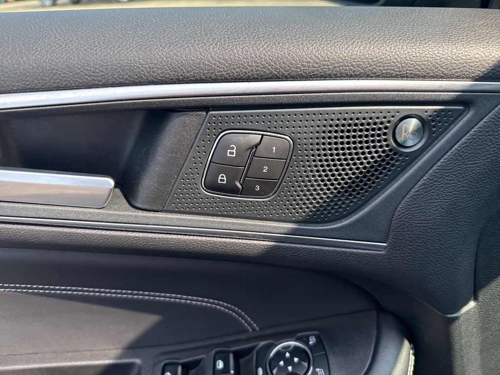 2024 Ford Edge Titanium photo 22