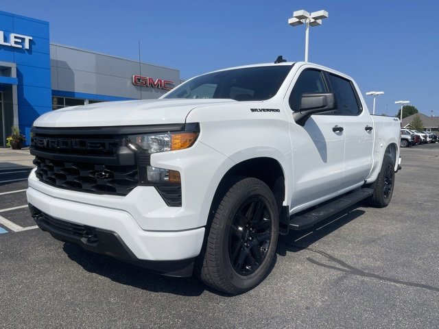 2024 Chevrolet Silverado 1500 Custom photo 2
