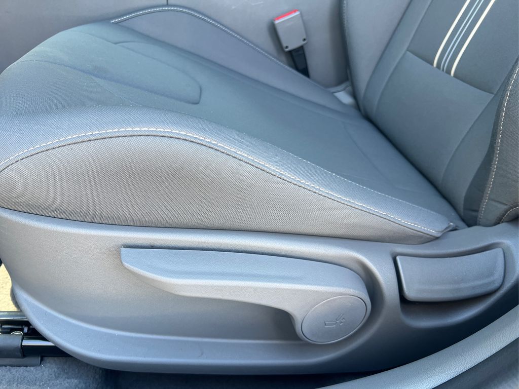 2025 Hyundai Elantra SEL Convenience photo 22