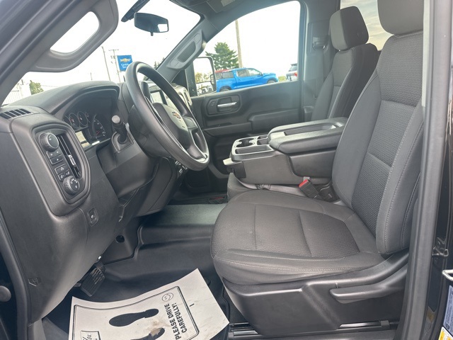 2023 Chevrolet Silverado 2500HD Custom photo 9