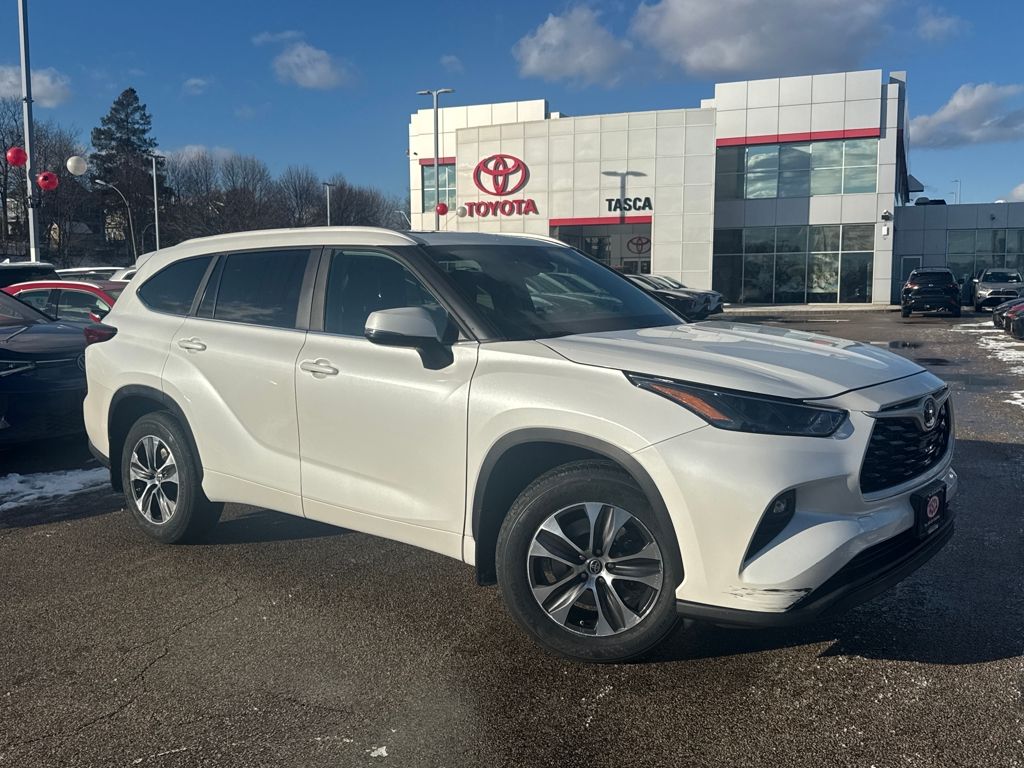 2023 Toyota Highlander XLE's photo