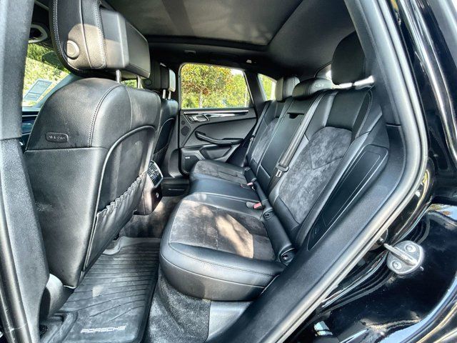 2021 Porsche Macan Base photo 19