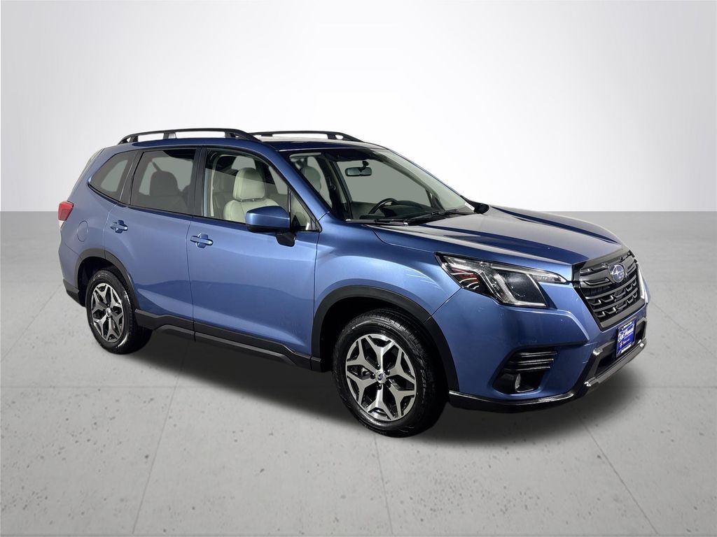 2022 Subaru Forester Premium photo 4