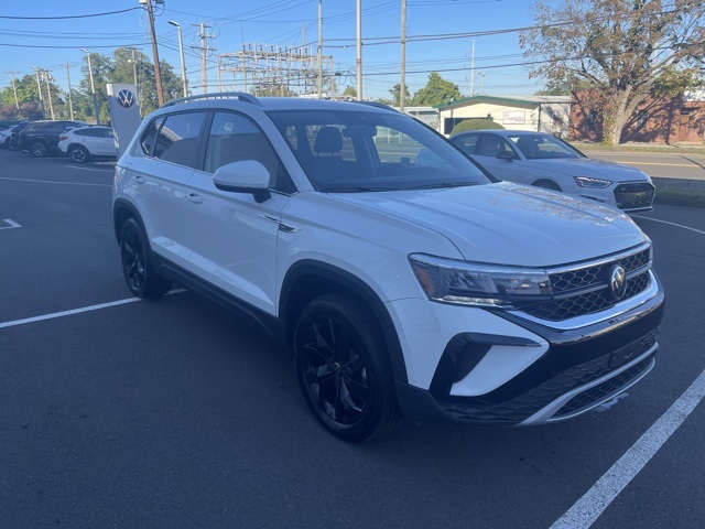 2023 Volkswagen Taos SE photo 2