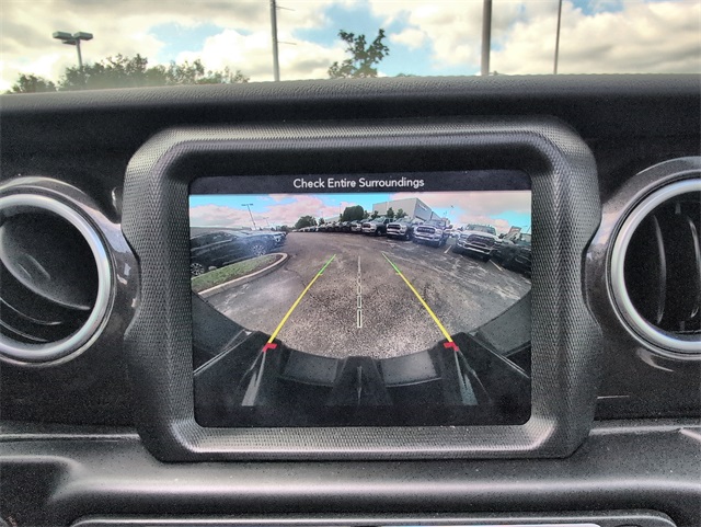 2019 Jeep Wrangler Unlimited Sahara photo 14