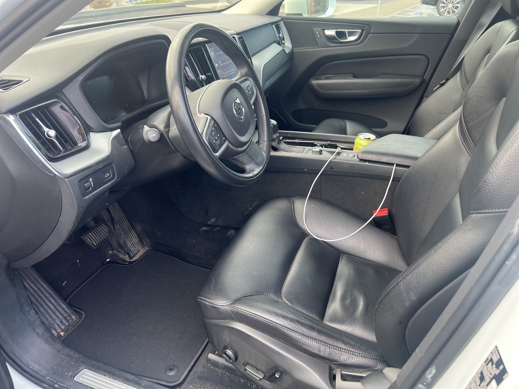 2018 Volvo XC60 T5 Momentum photo 4