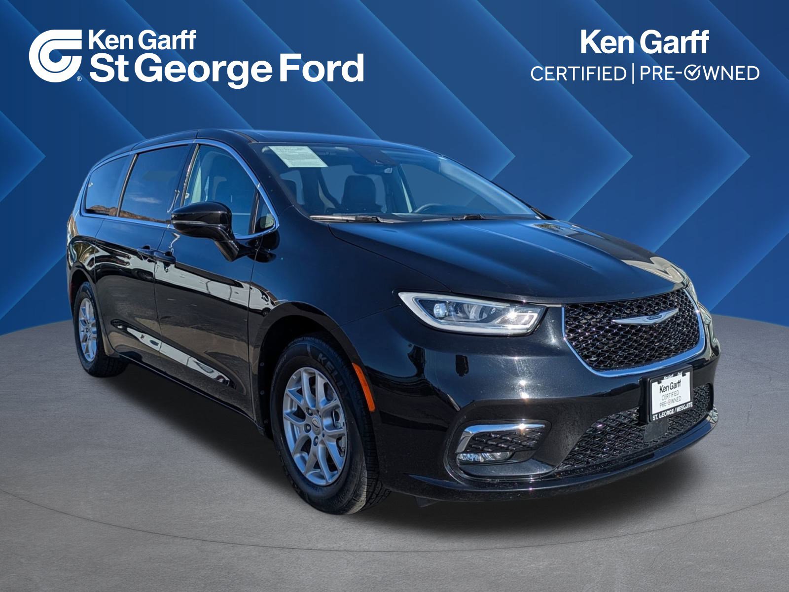 2024 Chrysler Pacifica Touring L's photo