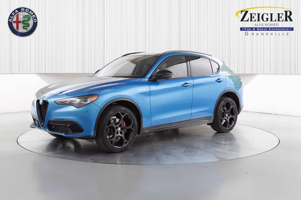 2025 Alfa Romeo Stelvio Sprint Base photo 4