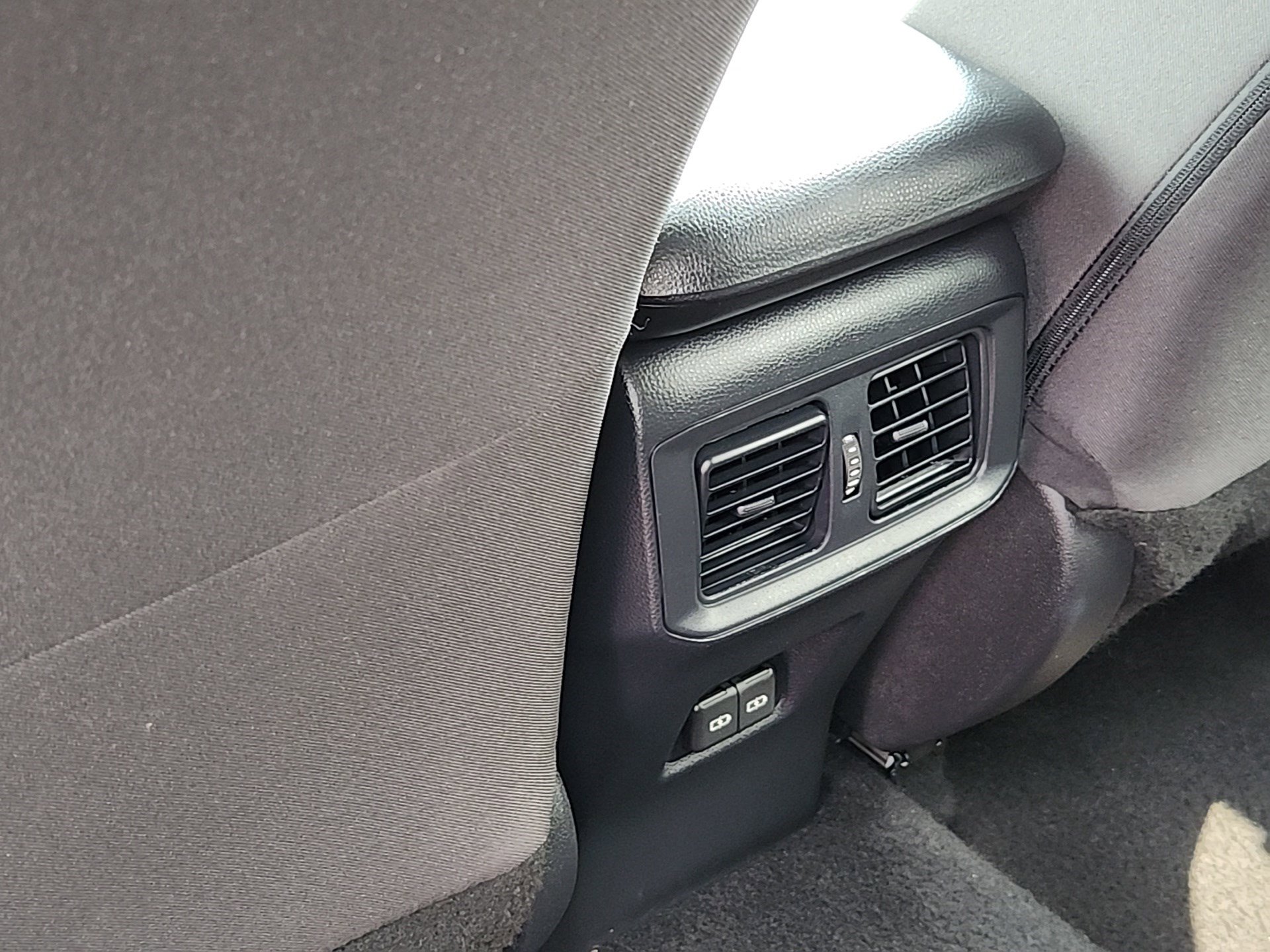 2025 Toyota RAV4 XLE photo 24