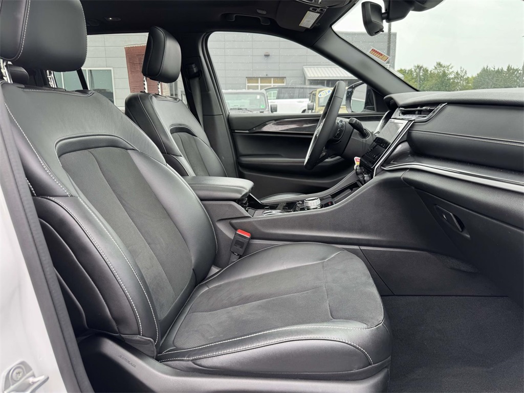 2023 Jeep Grand Cherokee Altitude photo 15