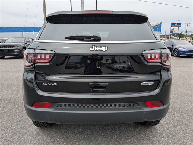 2024 Jeep Compass Latitude photo 3