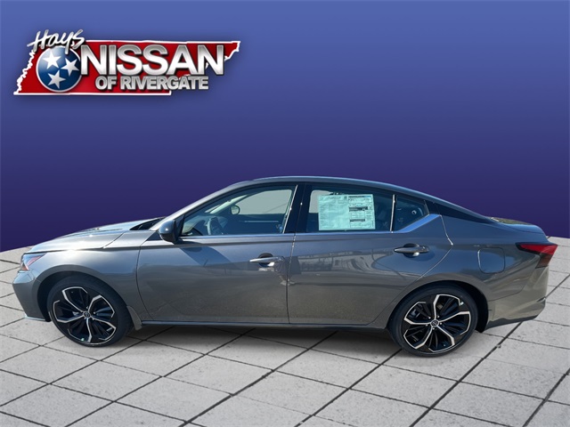 2025 Nissan Altima SR photo 4