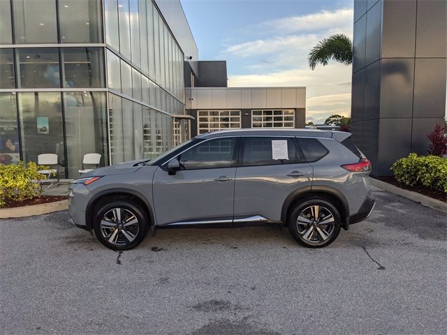 2022 Nissan Rogue Platinum photo 3
