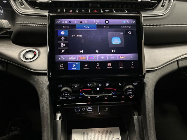 2025 Jeep Grand Cherokee Limited photo 3