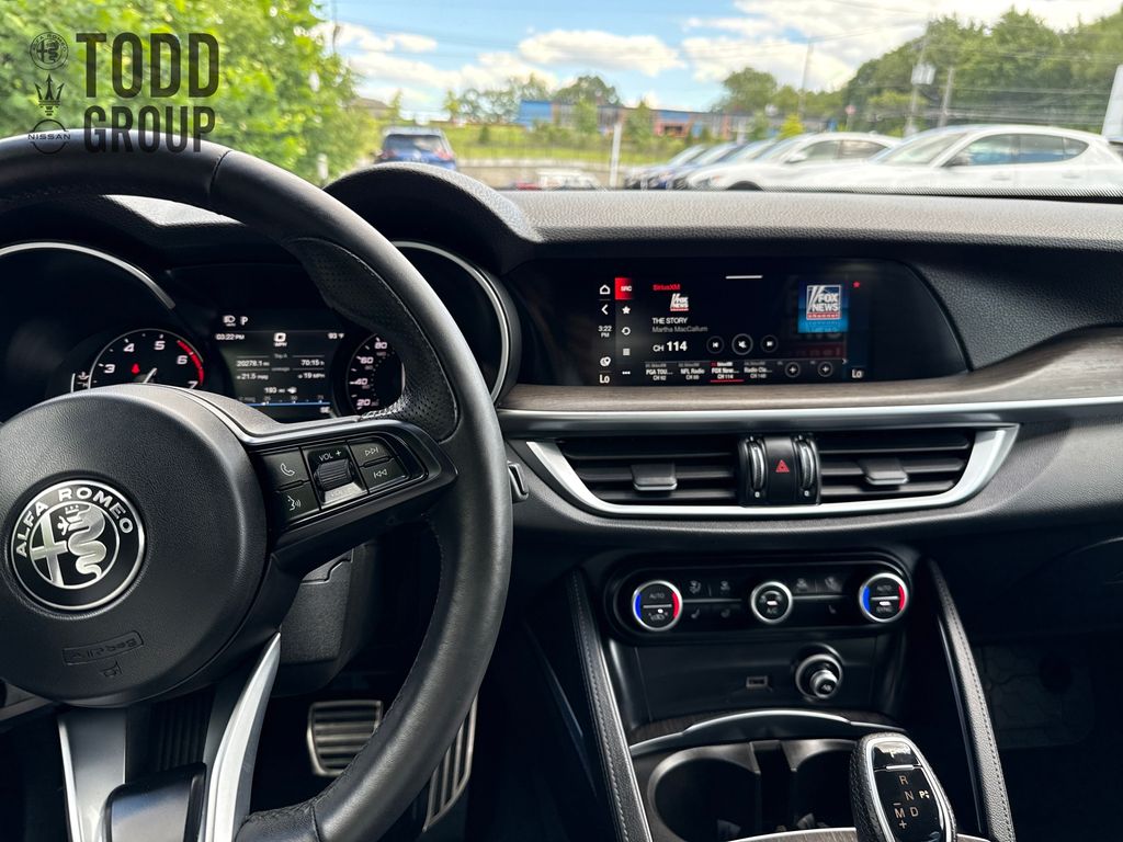 2022 Alfa Romeo Stelvio Ti photo 17