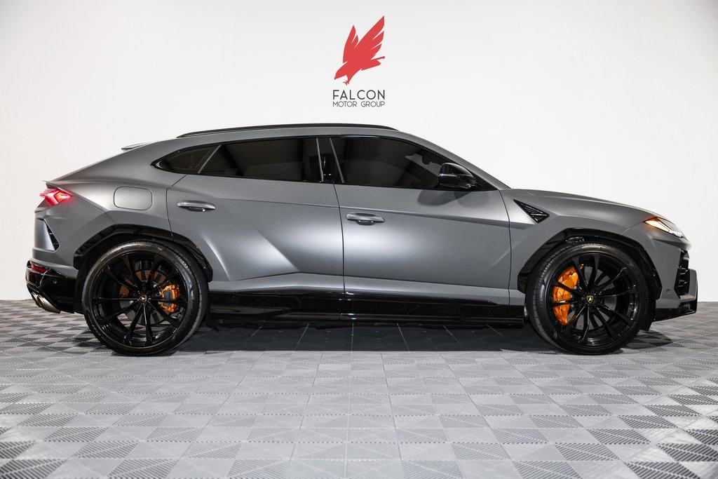 2022 Lamborghini Urus Base's photo