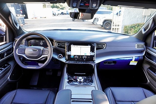 New 2025 Bright White Clear-Coat Exterior Paint Jeep Series II image 23