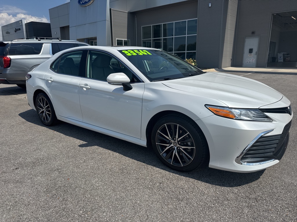 2023 Toyota Camry Hybrid XLE photo 2