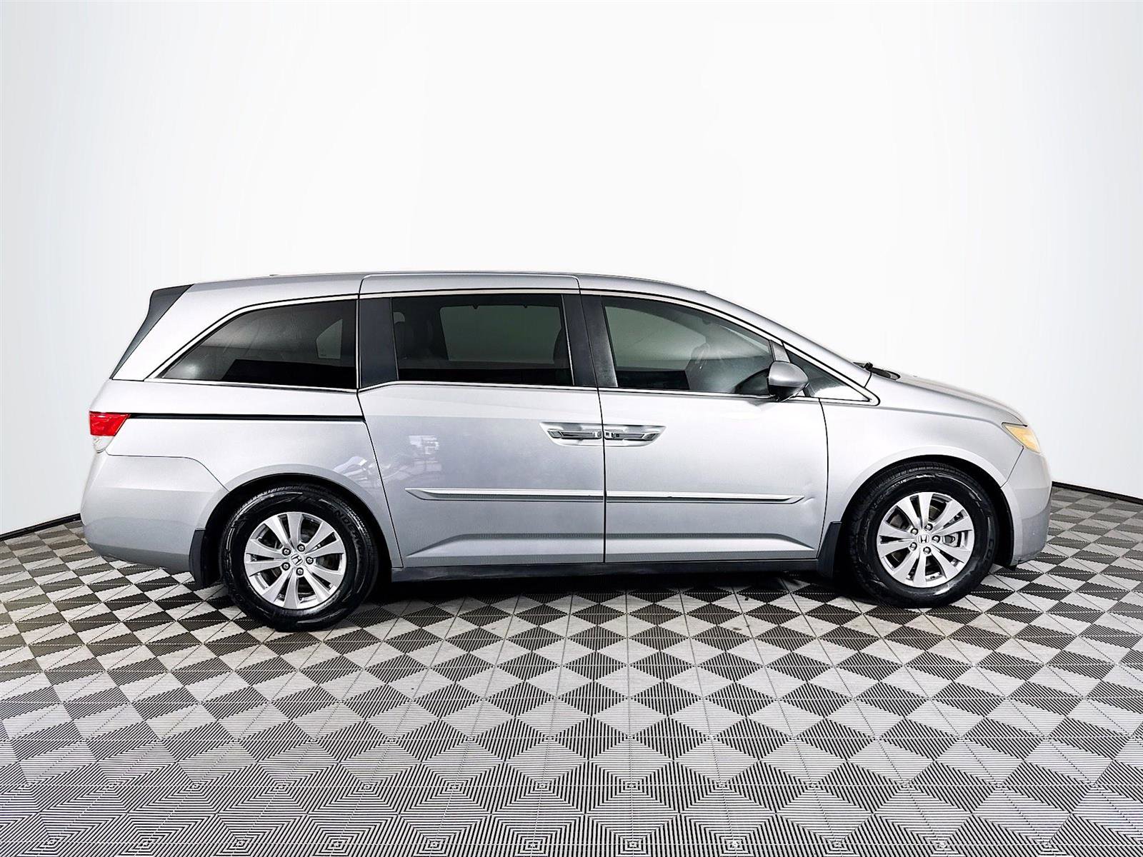 2016 Honda Odyssey EX-L photo 8