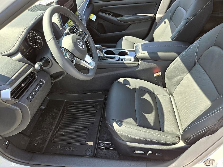 2025 Nissan Altima SL photo 8