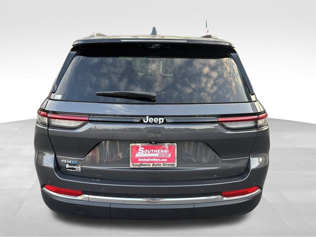 2024 Jeep Cherokee Limited 4xe photo 4