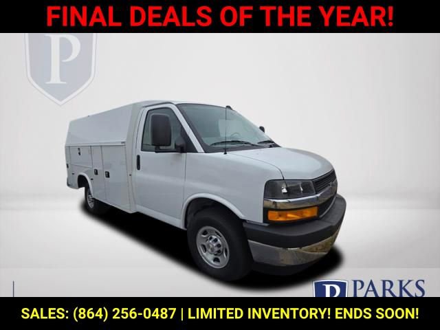 2025 Chevrolet Express Cutaway Base's photo