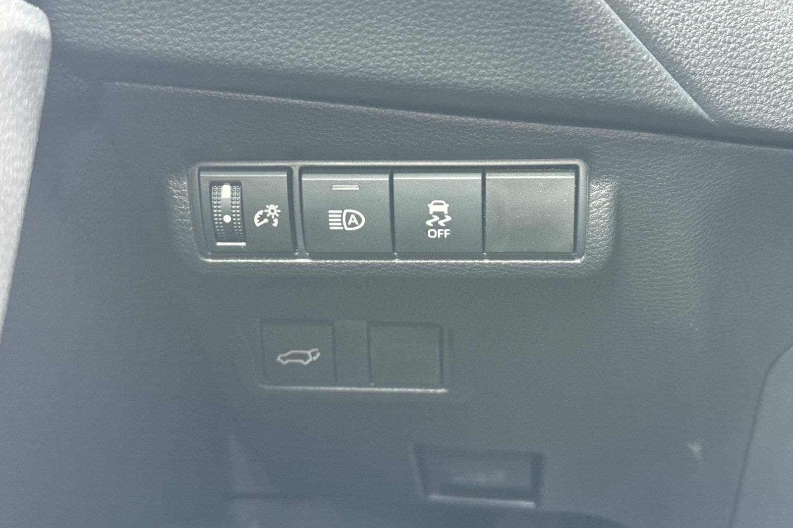 2026 Toyota Corolla Cross XLE photo 28