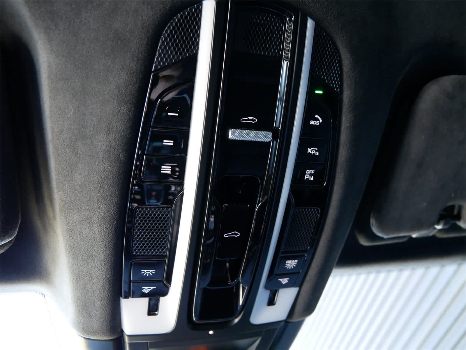 2023 Porsche Cayenne Platinum Edition photo 17