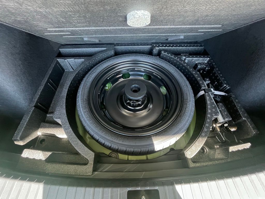 2025 Volkswagen Taos SE photo 24