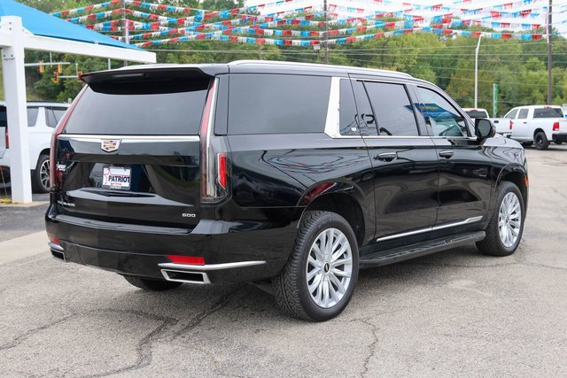 2023 Cadillac Escalade ESV Luxury photo 3