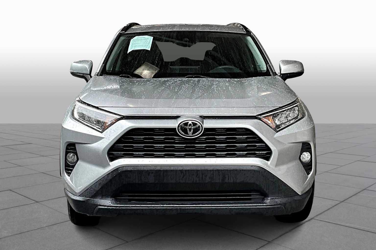 2020 Toyota RAV4 XLE photo 2