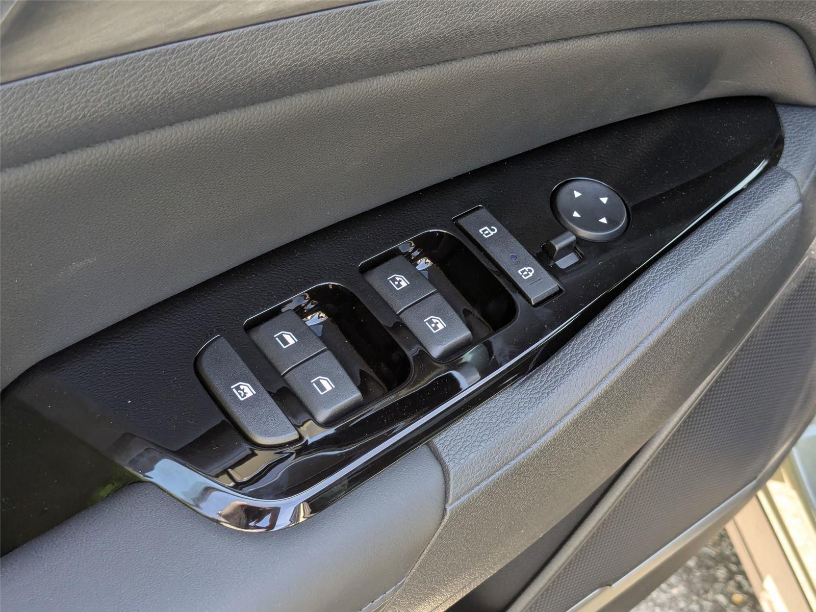 2025 Kia Sportage Plug-In Hybrid X-Line photo 13