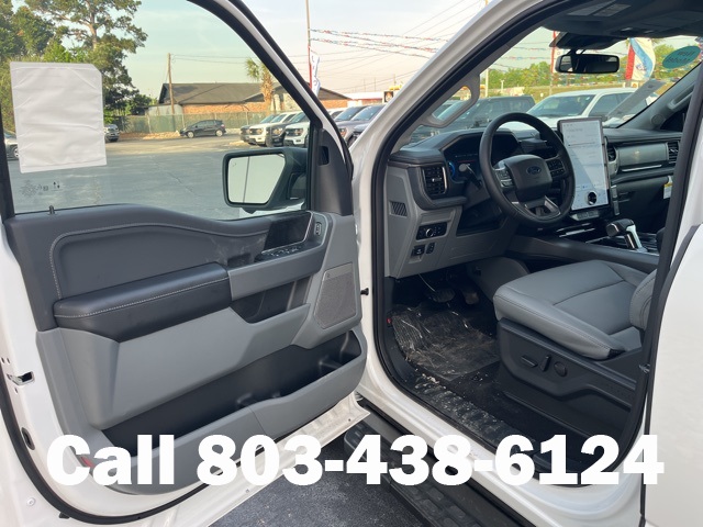 2025 Ford F-150 Lightning photo 4