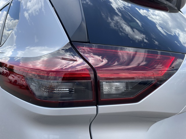 2023 Nissan Rogue SV photo 7