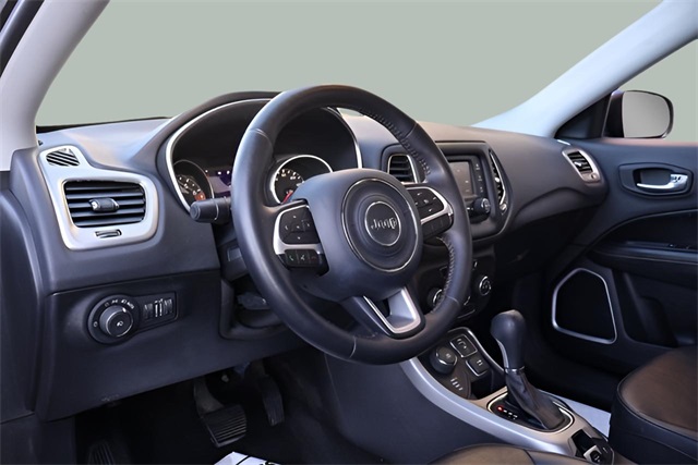 2018 Jeep Compass Latitude photo 2
