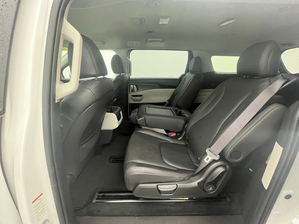 2024 Kia Carnival LX photo 28
